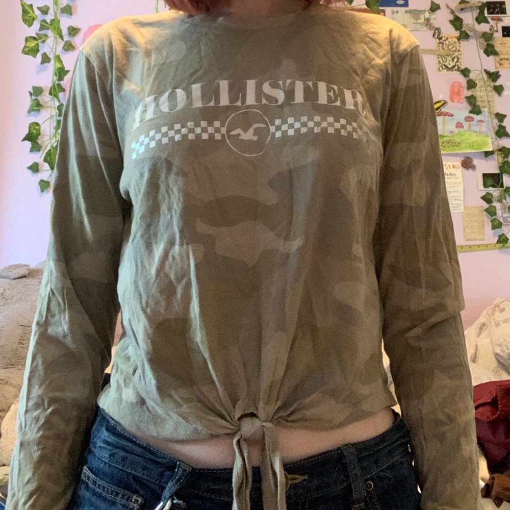 hollister camo long sleeve crop top